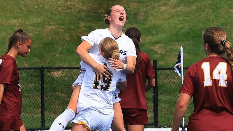 Second Half Surge Pushes Gators Past Cardinals