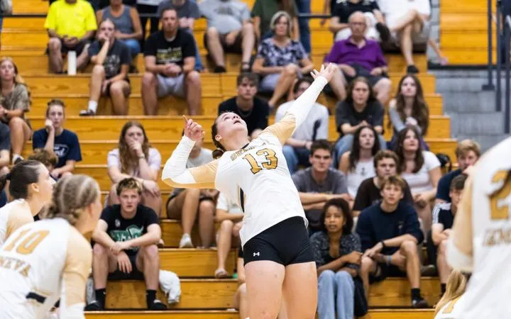 Women's Volleyball Settles for Split on Final Day at Lynchburg