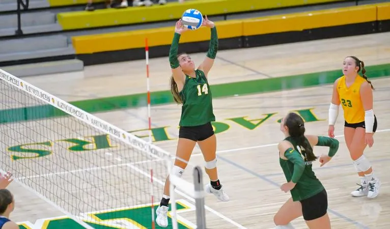 Women's Volleyball Keeps Rolling, Sweeps Pair at Home