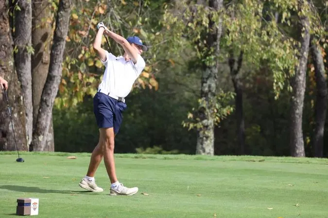 Men's Golf Ties for Fourth After First Round in Danville