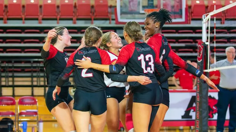 Volleyball Opens Tri-Match with Sweep against Cedar Crest