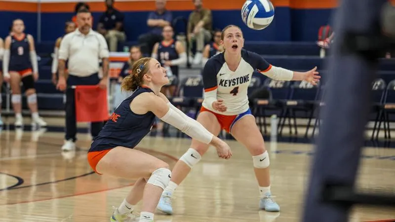 Volleyball Splits Matches Against Elmira and Cortland, Opening the Day With a Thrilling 2-0 Comeback Win Against Elmira