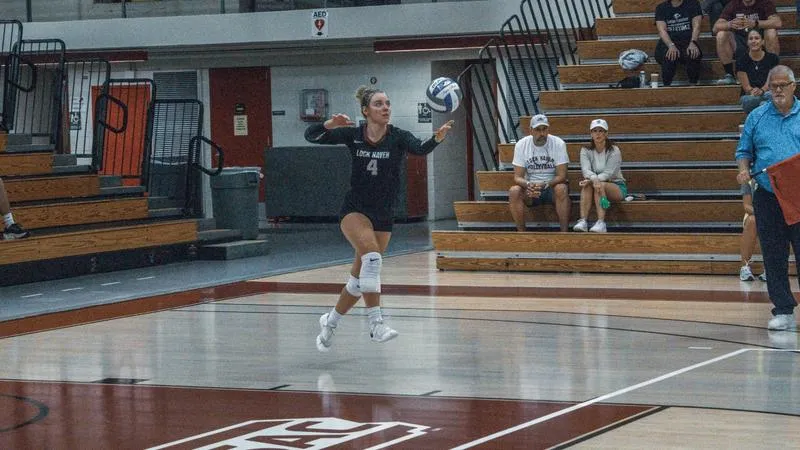 Women's Volleyball finishes 2-1 at home tournament