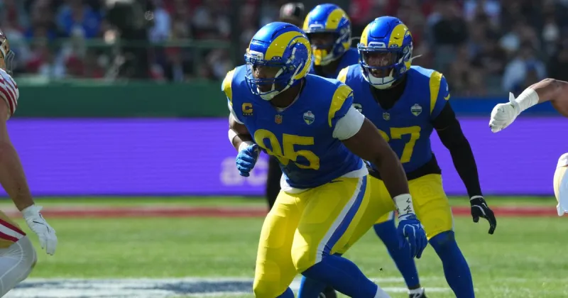 Report: Rams DE Myles Garrett headed to IR