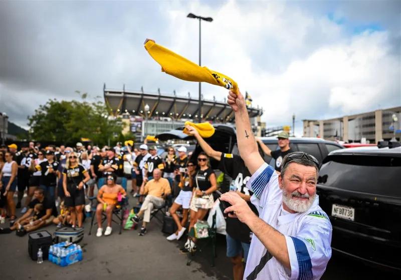 Steelers' home opener brings crowds - and NASA's first NFL flyover