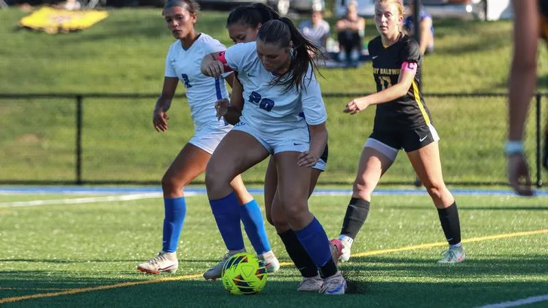 Phoenix, Mounties Duel To 2-2 Draw