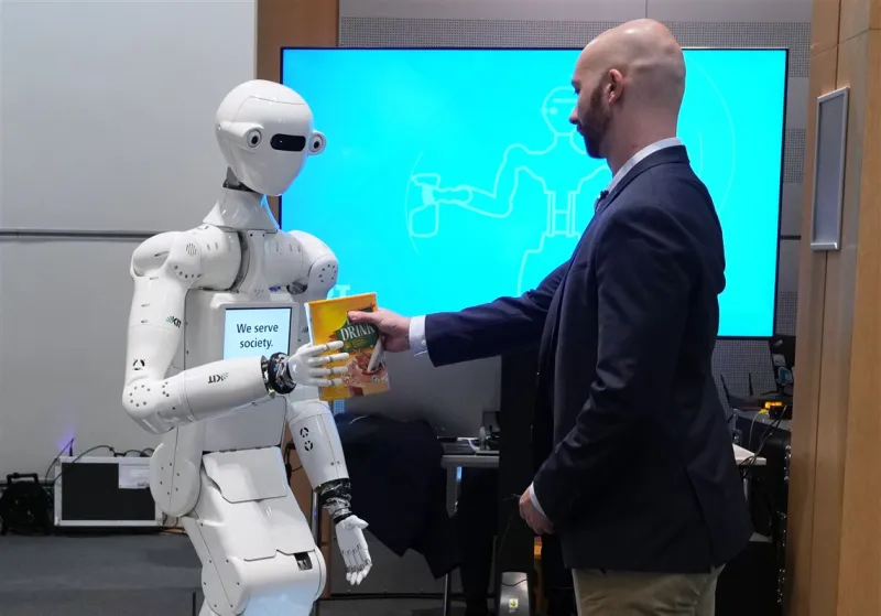 New warnings about the risks of AI to humanity revive a long-running debate