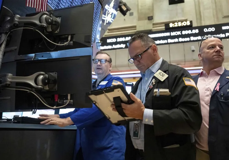 Tech stocks drop on warnings about AI as Brent oil's price hits $109