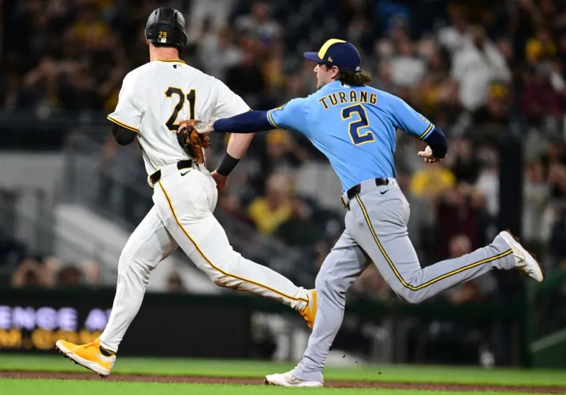 A baserunning mistake bites the Pirates in a Clemente Day loss to the Brewers
