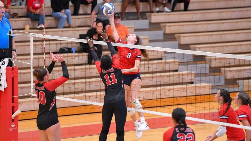 Volleyball Improves to 8-0 After 3-1 Win at Lycoming