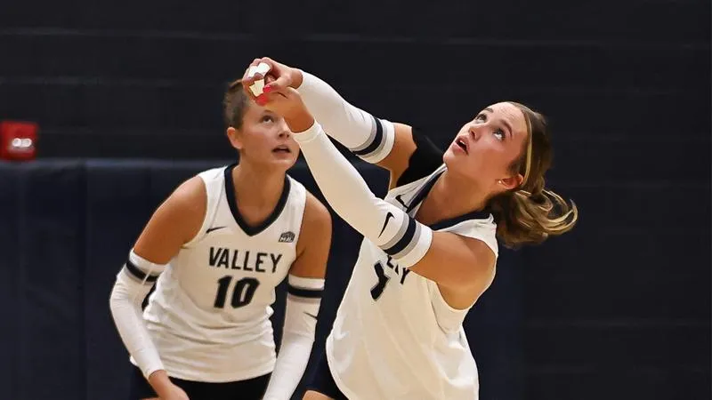 Women's Volleyball Sweeps Immaculata