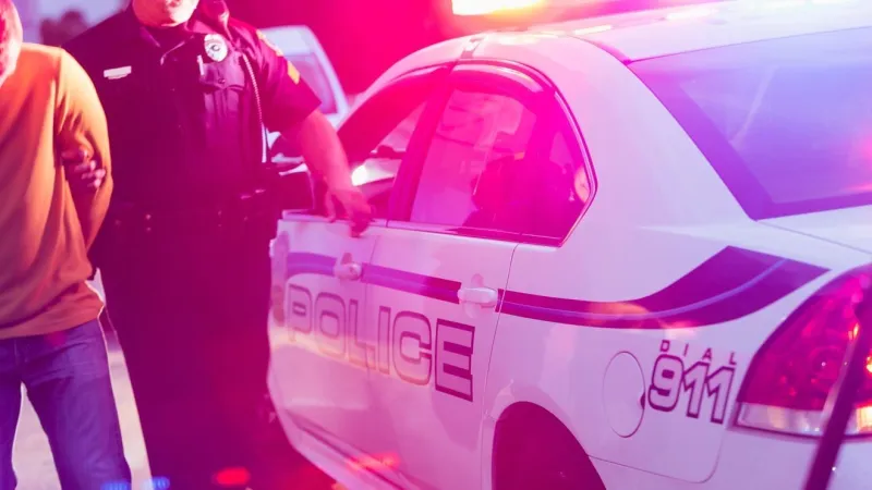 Man arrested for outstanding warrants breaks police car window with his head, police say