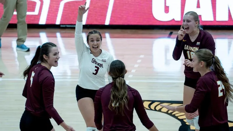 Volleyball Wins Four-Set Thriller at Hillsdale