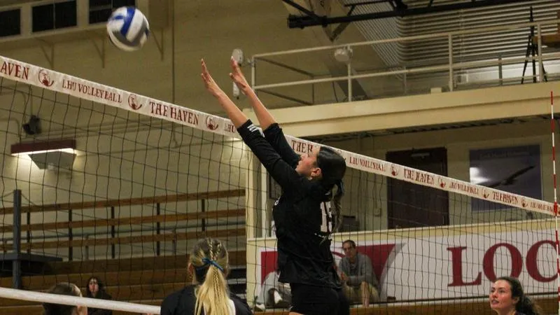 Volleyball wins third straight with sweep over Lackawanna