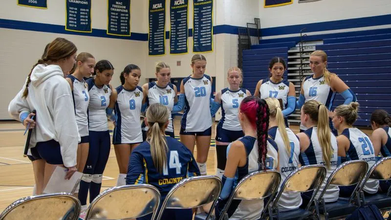 Women's Volleyball Splits Tri-Match with John Jay and Cairn