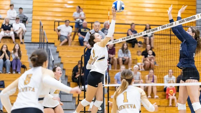 Women's Volleyball Splits Matches at Kenyon
