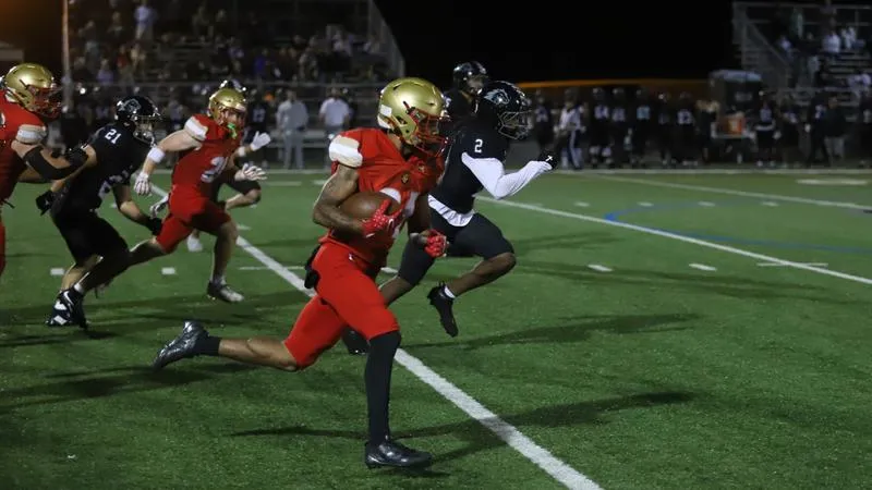 Zebrowski Finds End Zone Twice in Monarchs' 28-21 Loss at Alvernia