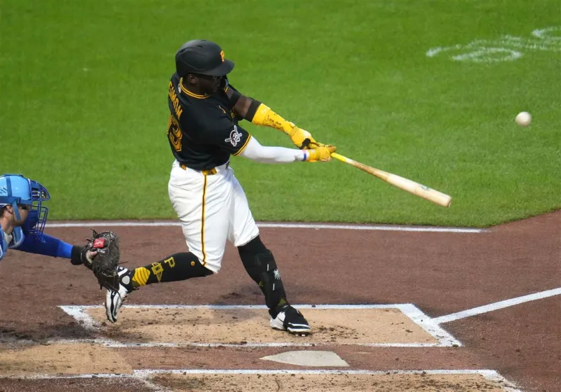 Brandon Lowe's fourth homer in five games leads the Pirates to a win against the Royals