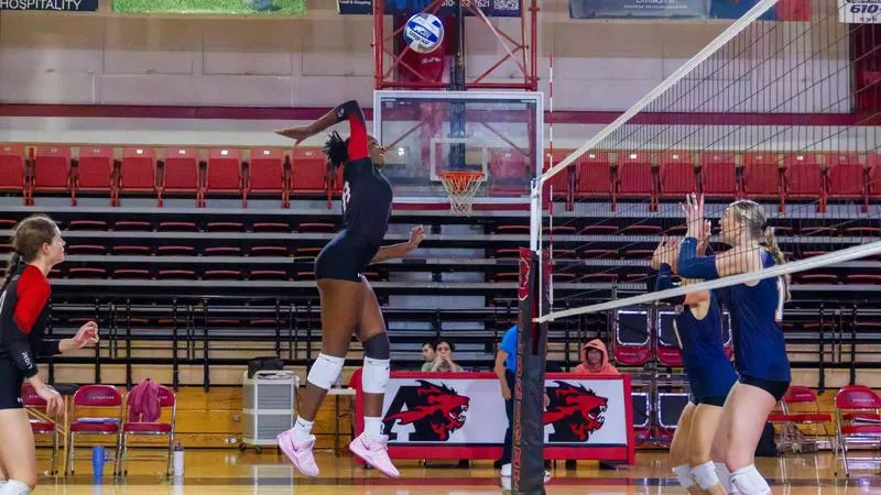 Volleyball Concludes Tri-Match with Second Win