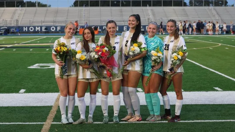 Soccer Shuts Out UPJ on Senior Night