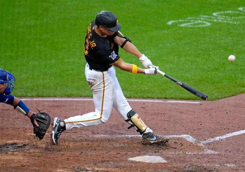 Rafael Flores Jr.'s two-run homer helps the Pirates complete a sweep of the Royals
