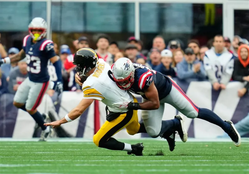 The Steelers' offense goes from bad to worse in an ugly loss at New England