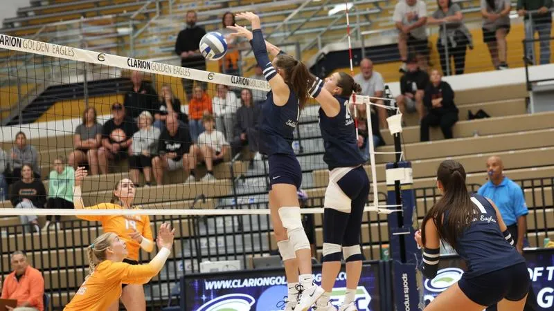 Volleyball Holds On for Five-Set Win Over Findlay