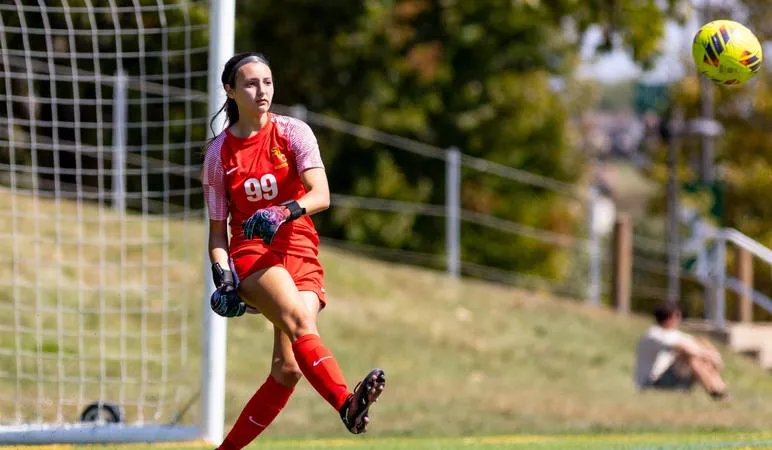 Warner named PAC Defensive Player of the Week in women's soccer
