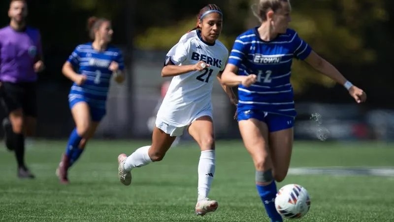 Women's Soccer Cruises to 6-0 Win Over Carlow
