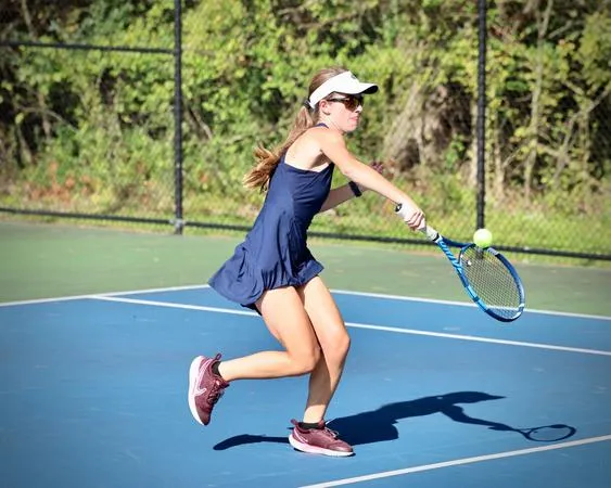Cats tango with Titans