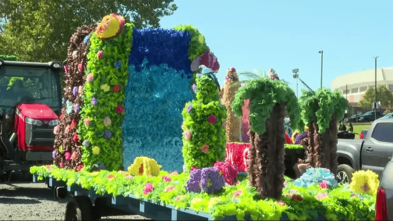 Penn State homecoming parade returns for 103rd year with floats, Blue Band and THON reveal