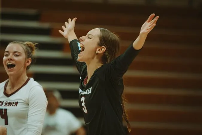 Volleyball soars past Shippensburg with 3-1 victory on the road