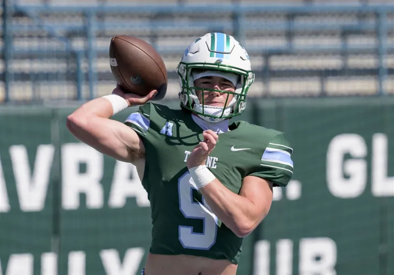 Robert Morris hangs with Buffalo before losing late 31-28