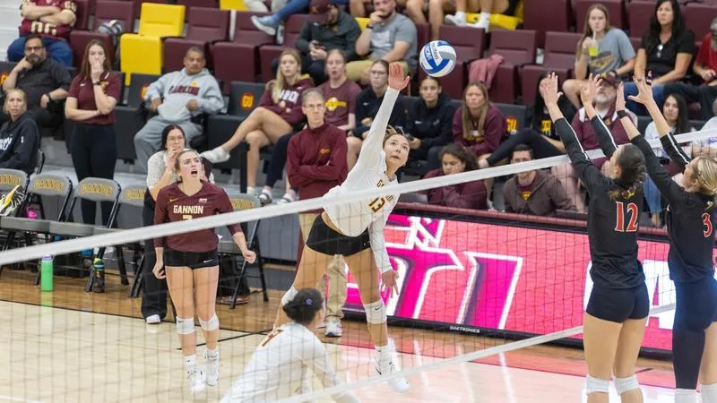 Volleyball Wraps Up Alumni Weekend with Four-Set Victory Over Seton Hill