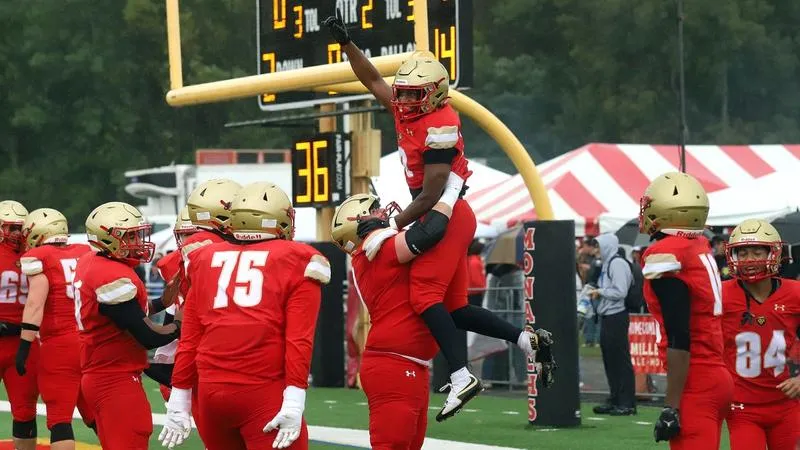 Fourth Quarter Surge Lifts Monarchs Over Widener on Homecoming & Family Weekend