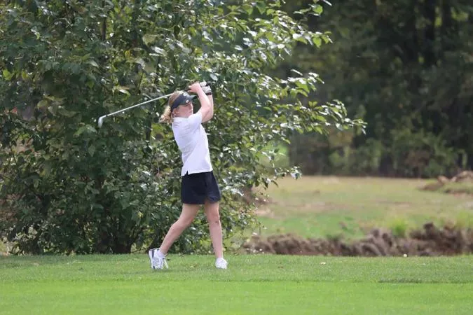 Women's Golf Finishes First Day at Clarion Oaks