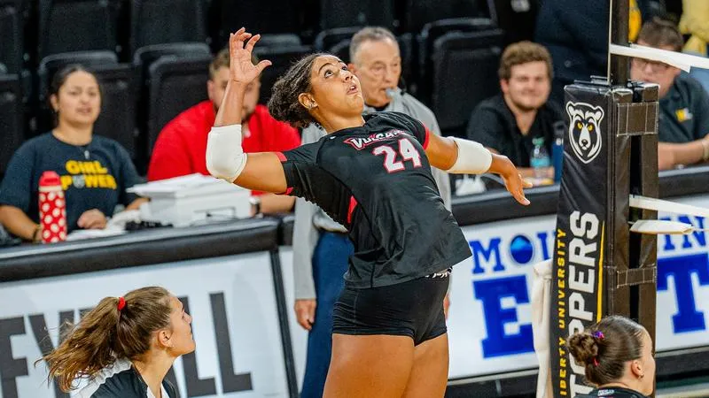 Volleyball completes reverse sweep at Edinboro