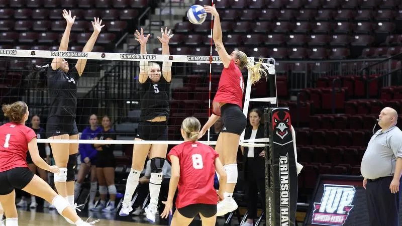 Volleyball Outlasts Clarion in Five Sets for 10th Straight Victory