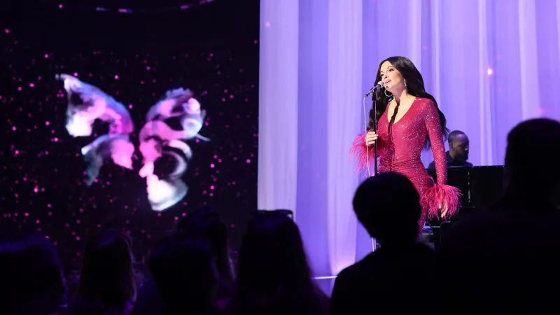 Kacey Musgraves Pays Tribute to Dolly Parton With 'I Will Always Love You' at MTV VMAs