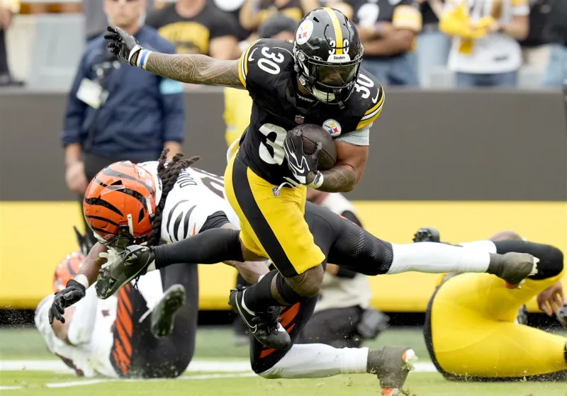 How the Steelers' tight ends helped spring Jaylen Warren loose against the Bengals
