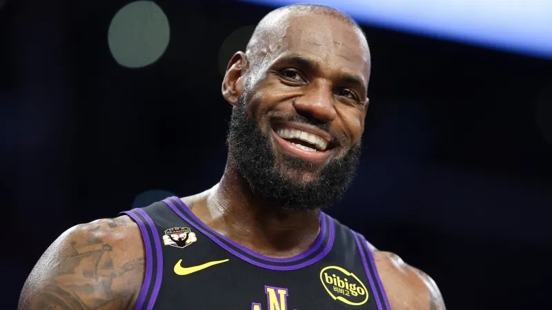 LeBron may wear Sixers uniform in public for first time at Media Day