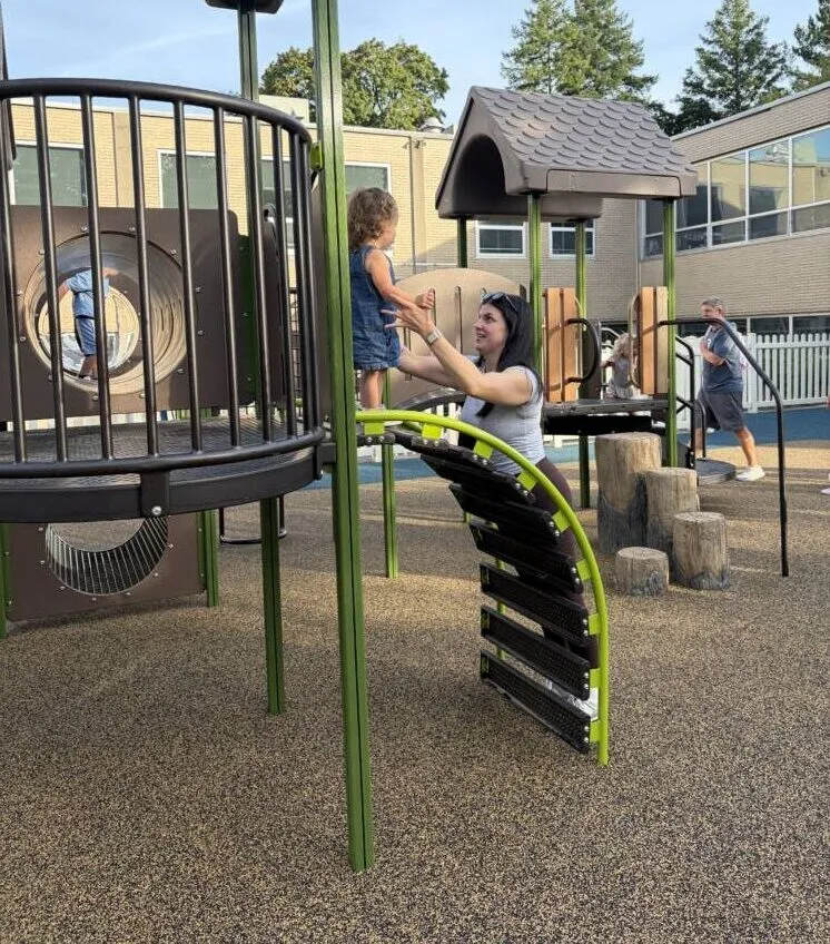 Main Line Reform Temple-Beth Elohim Cuts Ribbon on New Playground