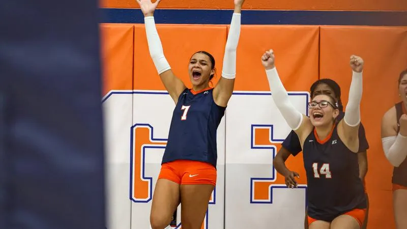 Volleyball Notches a Set Win at Immaculata