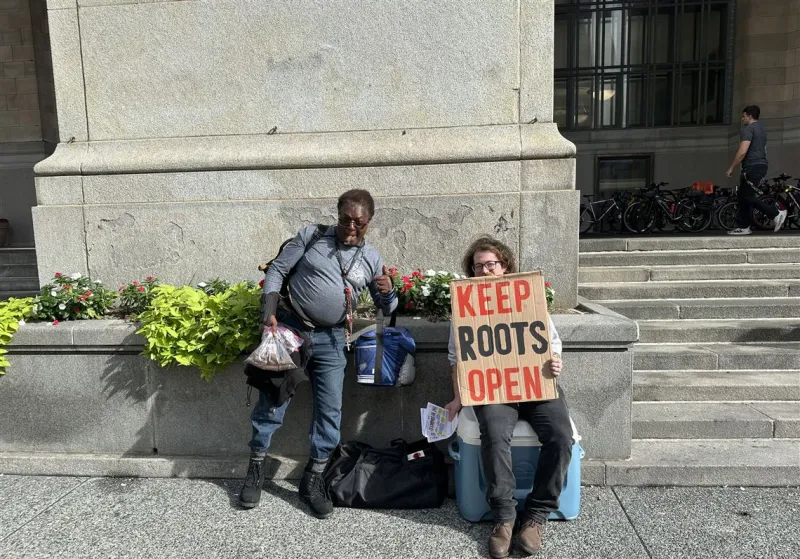 'There's nowhere for them to go': Community members oppose city plans to close North Side drop-in center