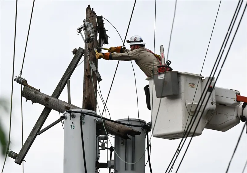 Duquesne Light union workers go on strike