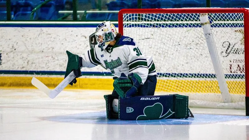 Women's Ice Hockey Prepares for First AHA Series with Syracuse