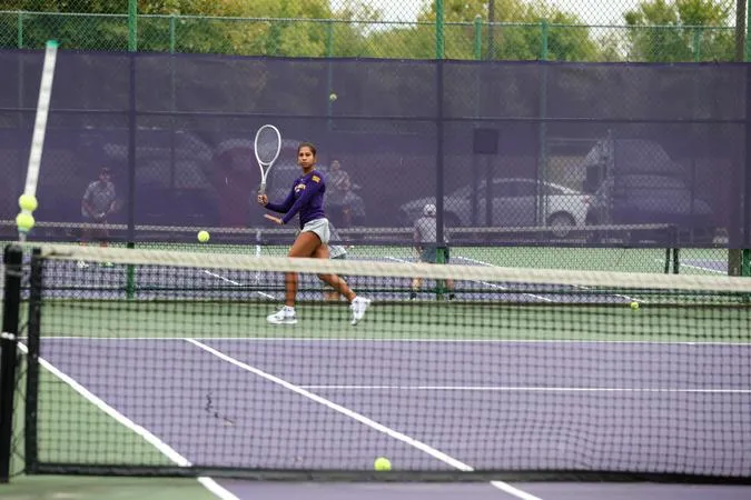 Women's Tennis Tops St. Thomas Aquinas, 5-2