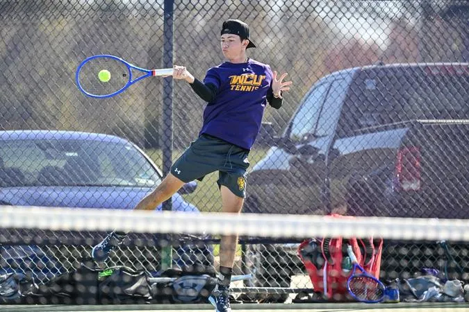 Men's Tennis Falls to St. Thomas Aquinas, 5-2