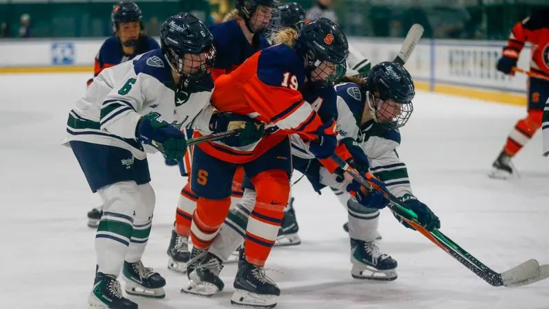Women's Hockey Falls to Syracuse in AHA Opener