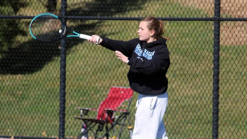 Laken Kelly Clinches Women's Tennis Win at Bryn Mawr